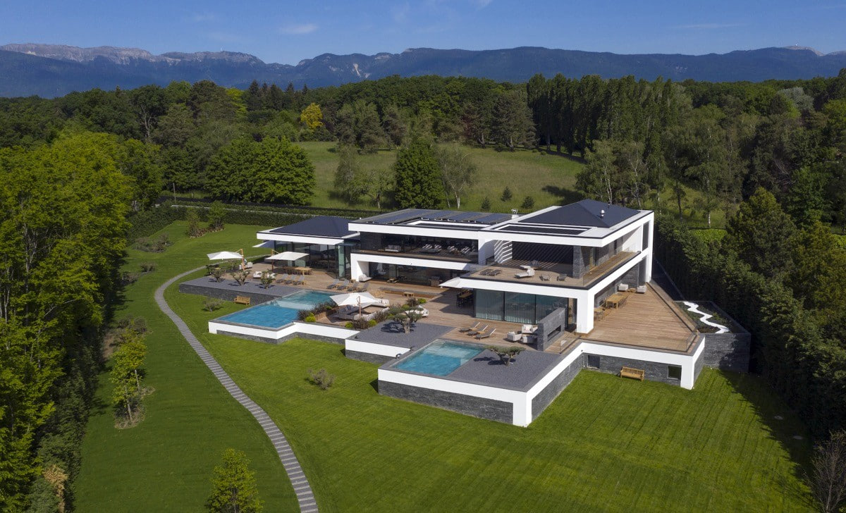 Real photograph of the estate